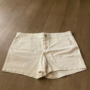 Gap Women Girlfriend 5 inch Short - US 16